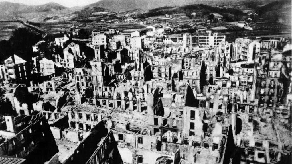 Ruinas de Gernika tras el bombarde de